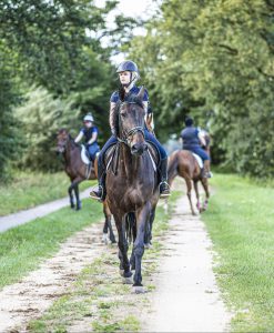 contact_Buitenritten te paard_Mange_Meinders